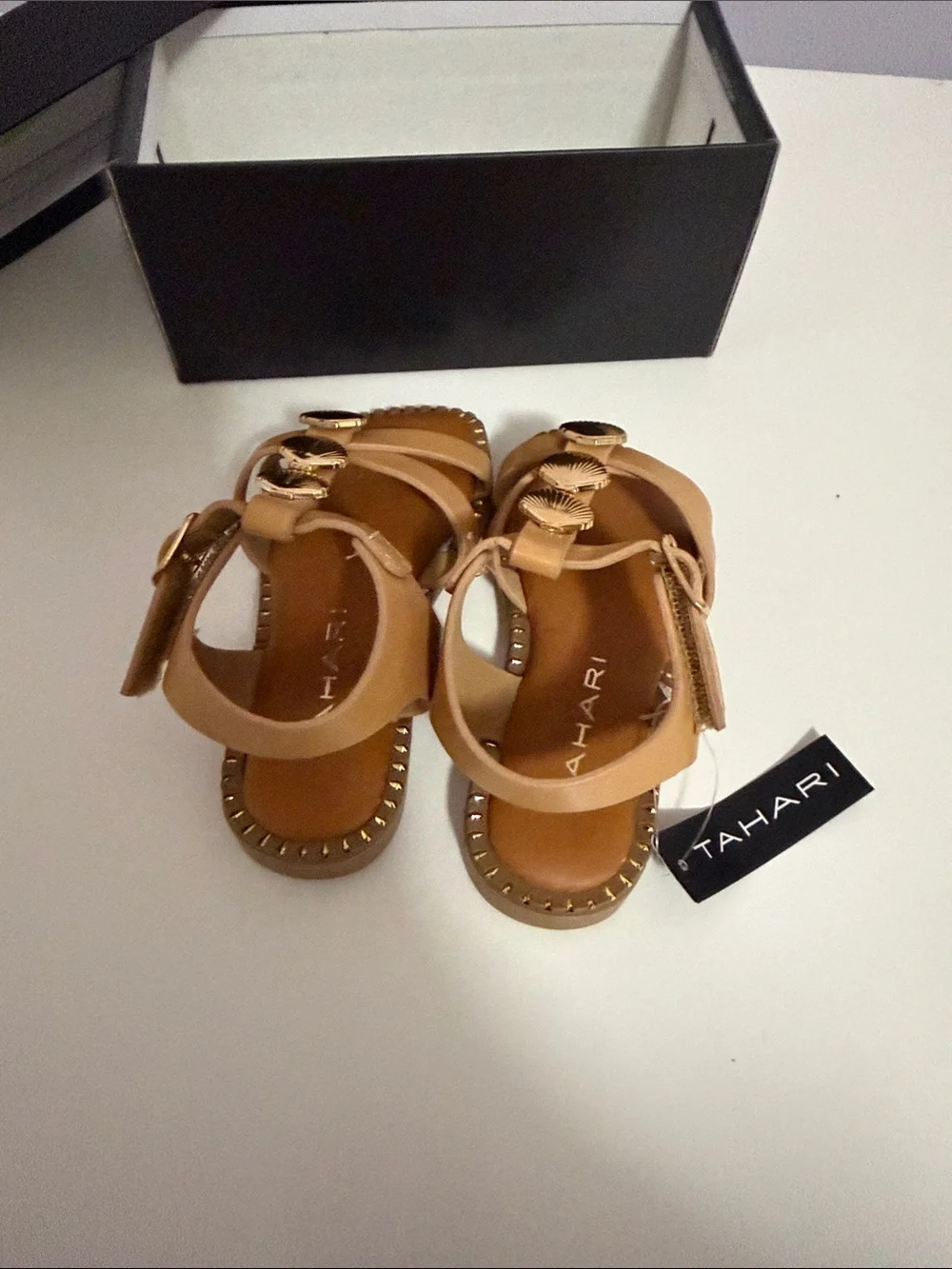 Tahari tan leather